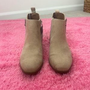 Tan suede chelsea style boots